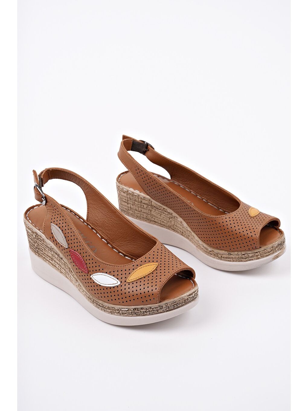 Kahverengi FİLYOS Hakiki Deri Arkası Açık Dolgu Topuklu Ayarlanabilir Kemerli Delikli Günlük Kadın Sandalet