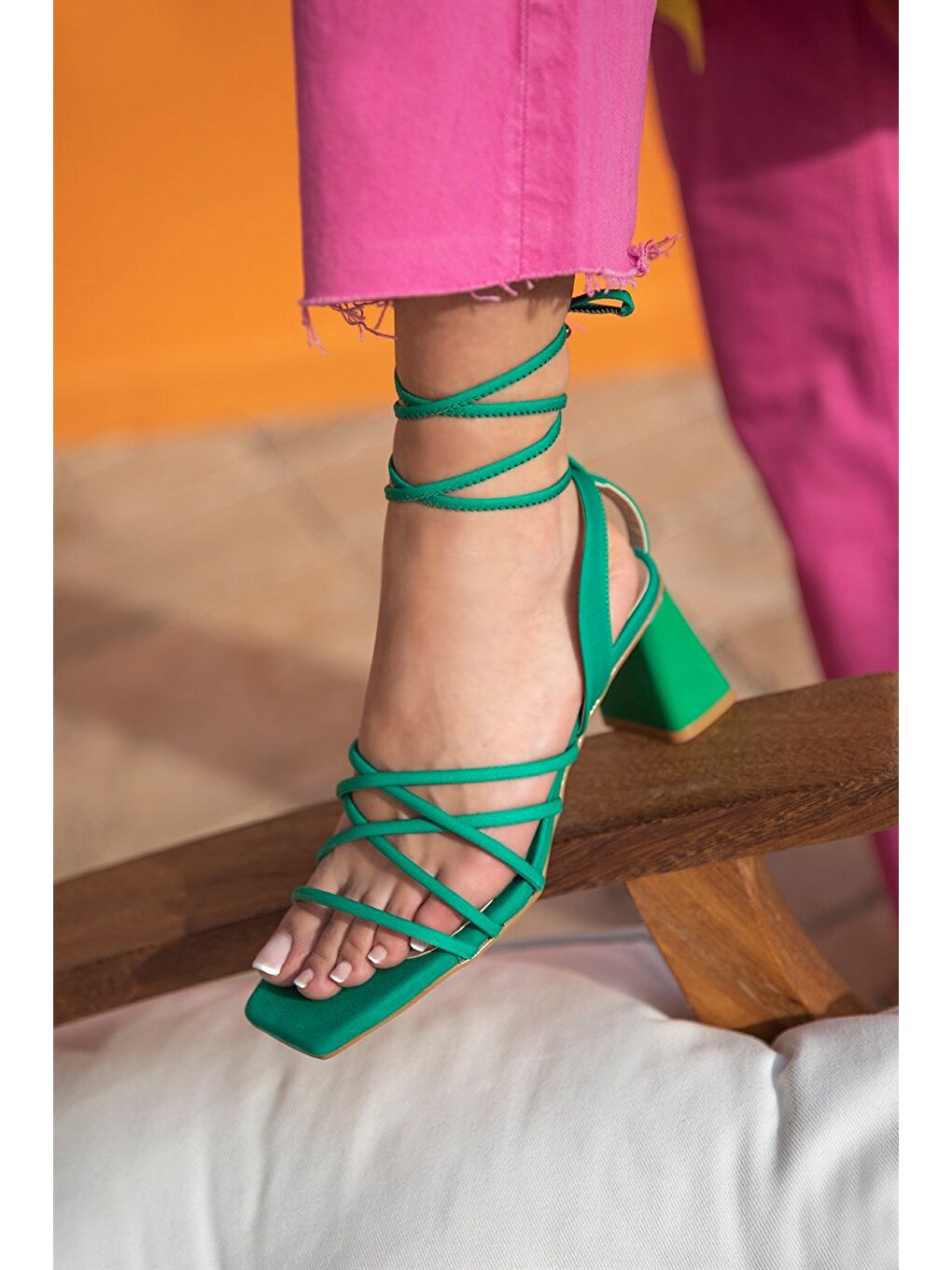 Venice Kadın Topuklu Küt Burun Kumaş Sandalet Yeşil