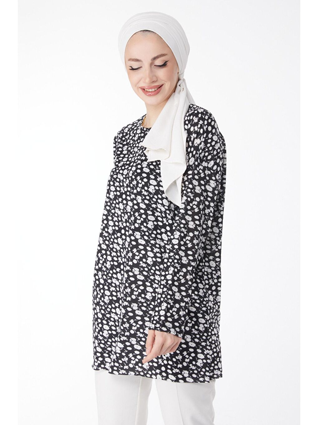 Bisiklet Yaka Kadın Siyah Desenli Bluz - 24746-1