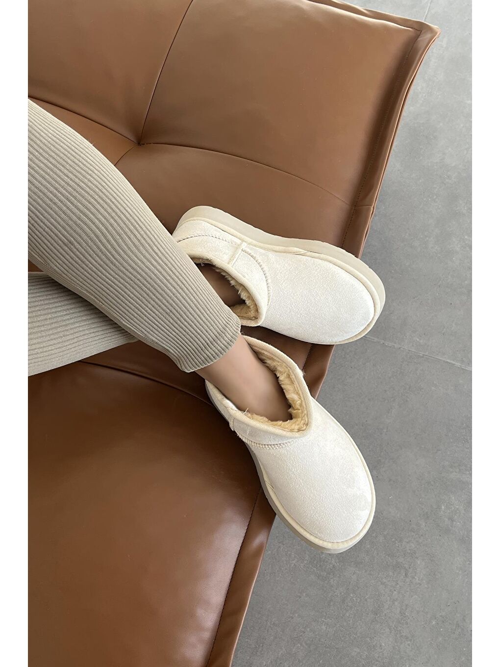 Tommo Kadın  İçi Tüylü Kalın Taban  Süet Yarım  Bot Bej-1