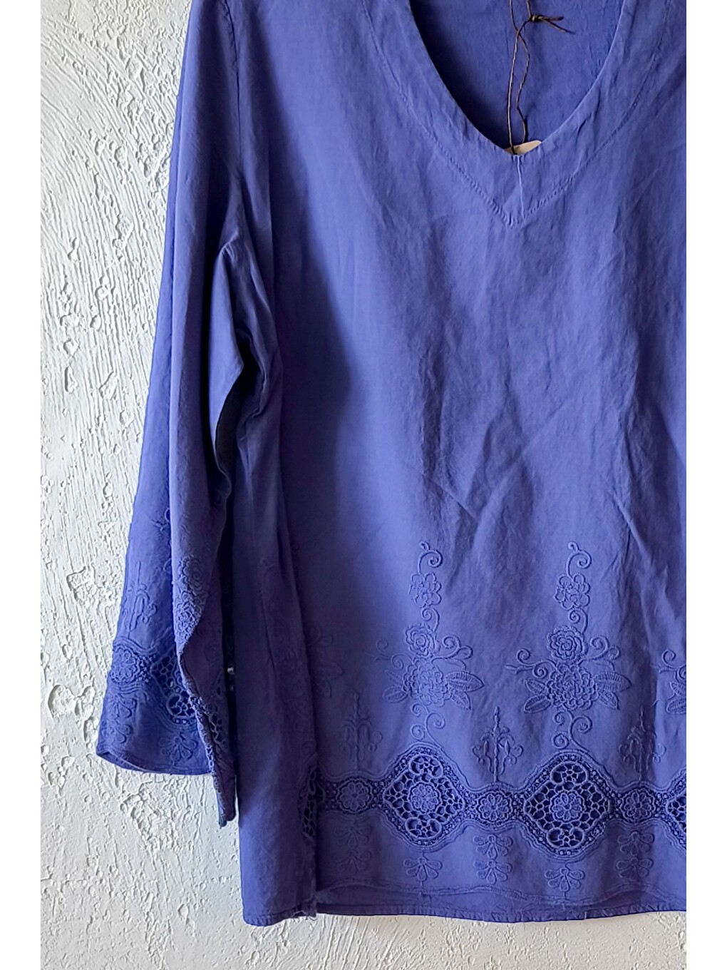 Mor V Yaka 3/4 Kol Delikişi Nakışlı Casual Pamuklu Dokuma Bluz 65 60-1