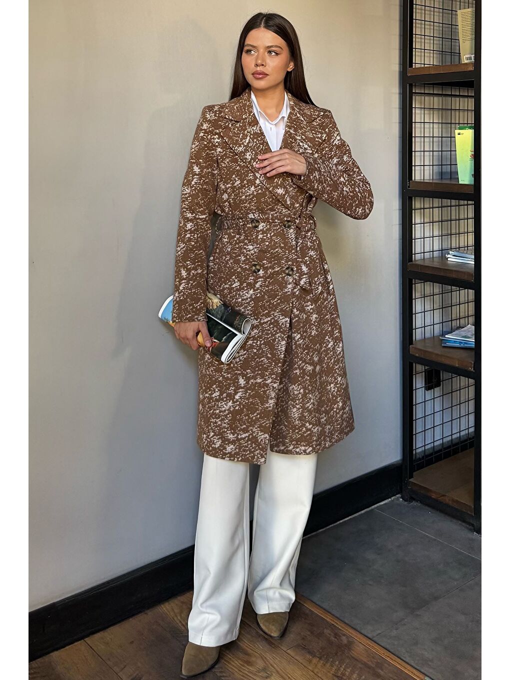 Kahverengi Kadın İç Astarlı Çift Cepli Desenli Kaşe Kaban