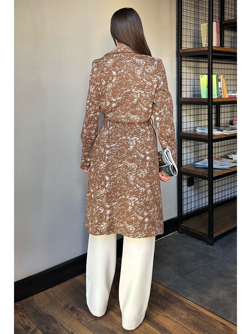 Kahverengi Kadın İç Astarlı Çift Cepli Desenli Kaşe Kaban-3