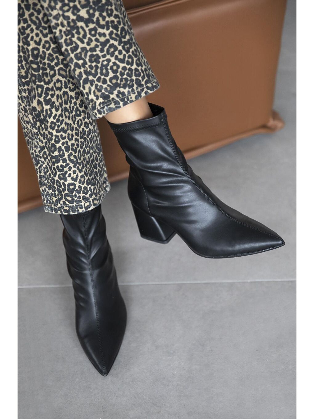 Garcia  Kadın  Streç Sivri Kalıp Deri Bot Siyah-1