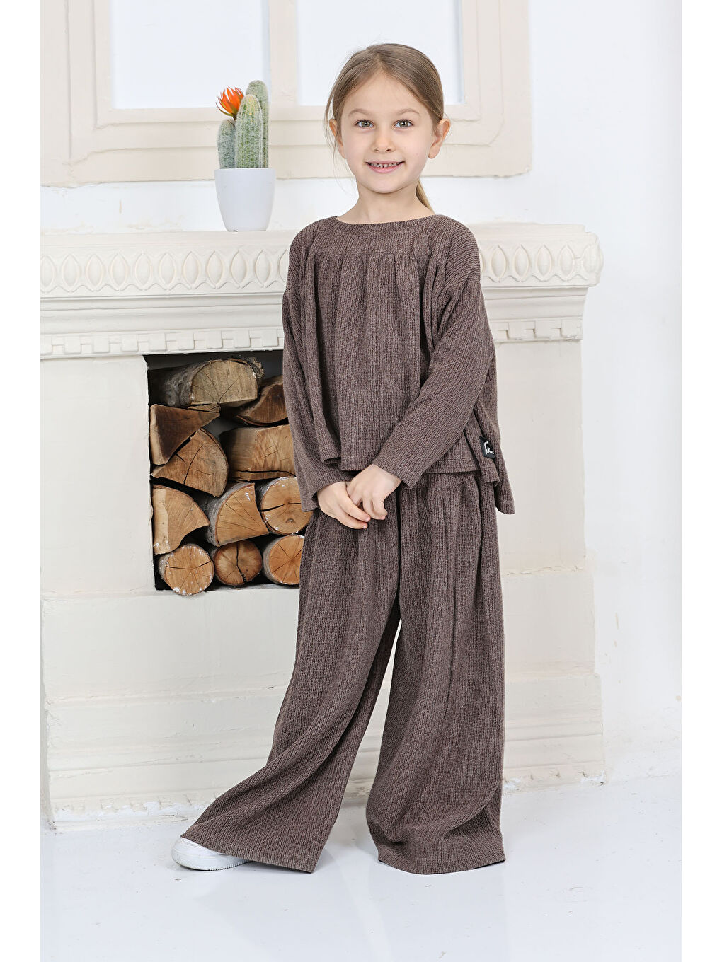 Kahverengi Kız Çocuk Kahve Kız Çocuk Kare Yaka Armalı Bluz ve Salaş Pantolon Alt Üst Takım - 26815
