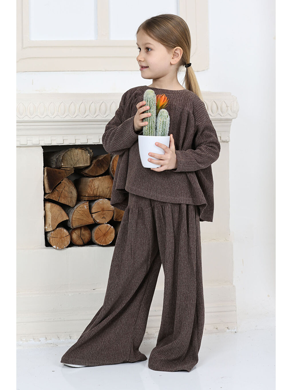 Kahverengi Kız Çocuk Kahve Kız Çocuk Kare Yaka Armalı Bluz ve Salaş Pantolon Alt Üst Takım - 26815-1