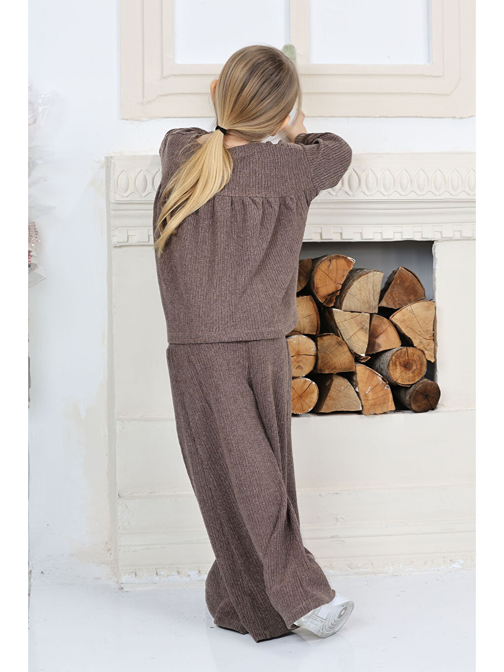 Kahverengi Kız Çocuk Kahve Kız Çocuk Kare Yaka Armalı Bluz ve Salaş Pantolon Alt Üst Takım - 26815-3