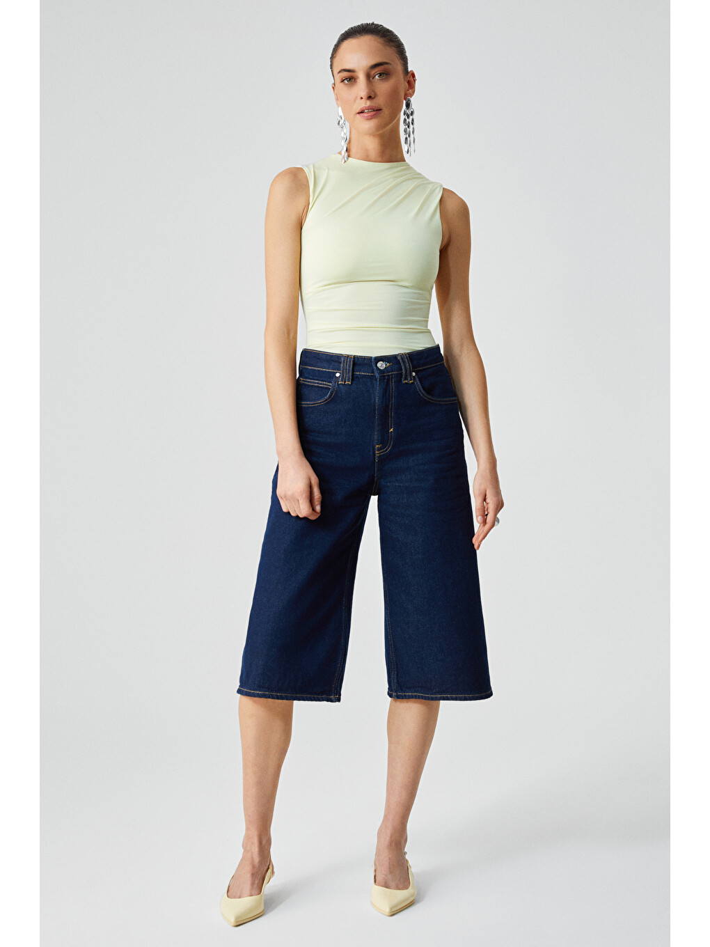 Canısa Kadın Slim Fit Sıfır Kol Yuvarlak Yaka Düz Renk Sarı Atlet-1