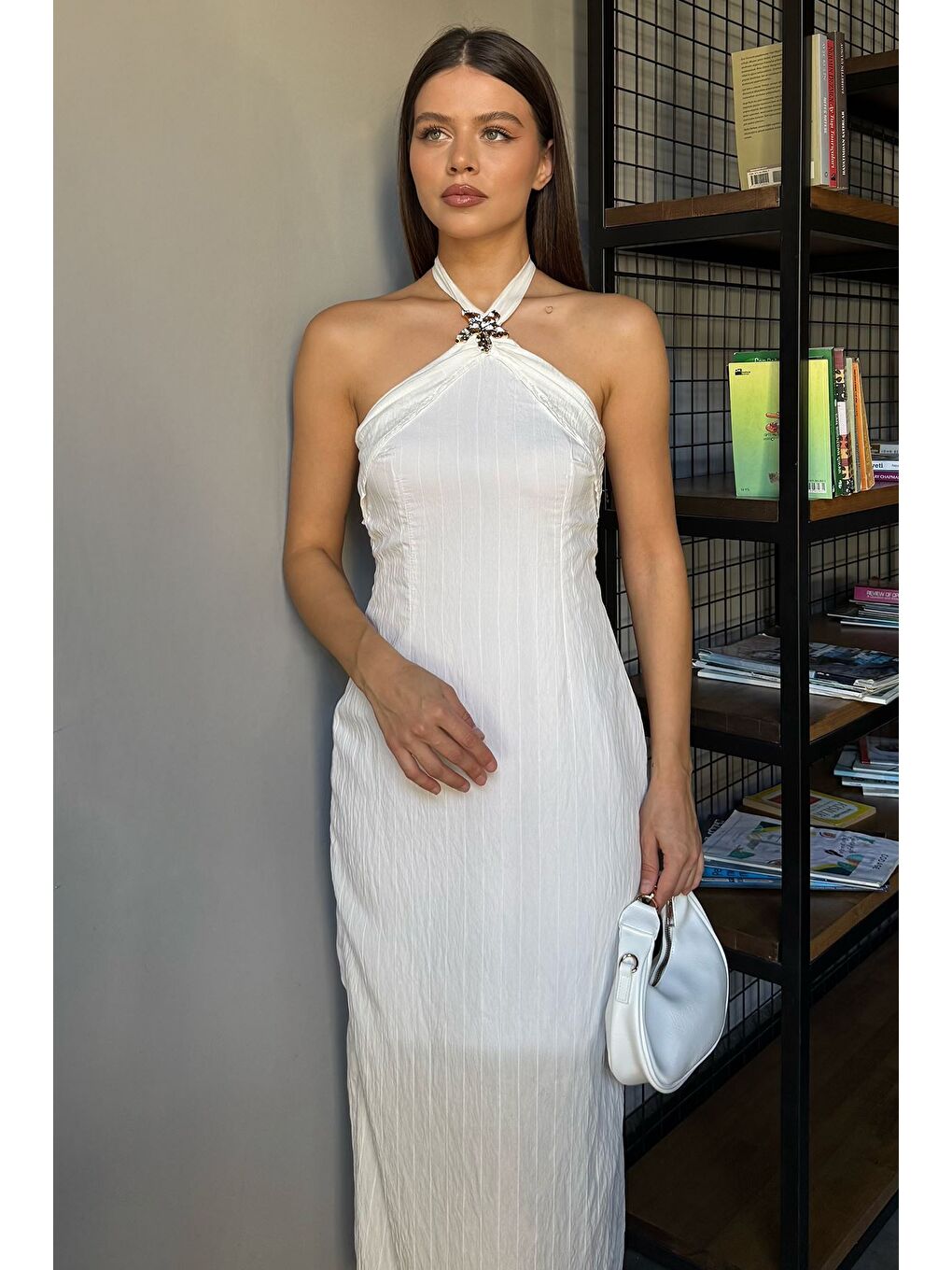 Ekru Kadın Boyun Bağlamalı Gold Aksesuar Detaylı Elbise-1