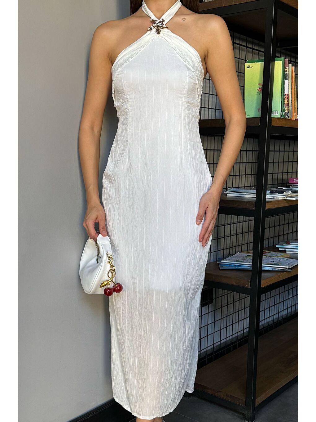 Ekru Kadın Boyun Bağlamalı Gold Aksesuar Detaylı Elbise-2