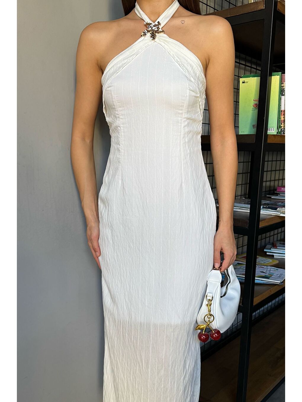 Ekru Kadın Boyun Bağlamalı Gold Aksesuar Detaylı Elbise-3