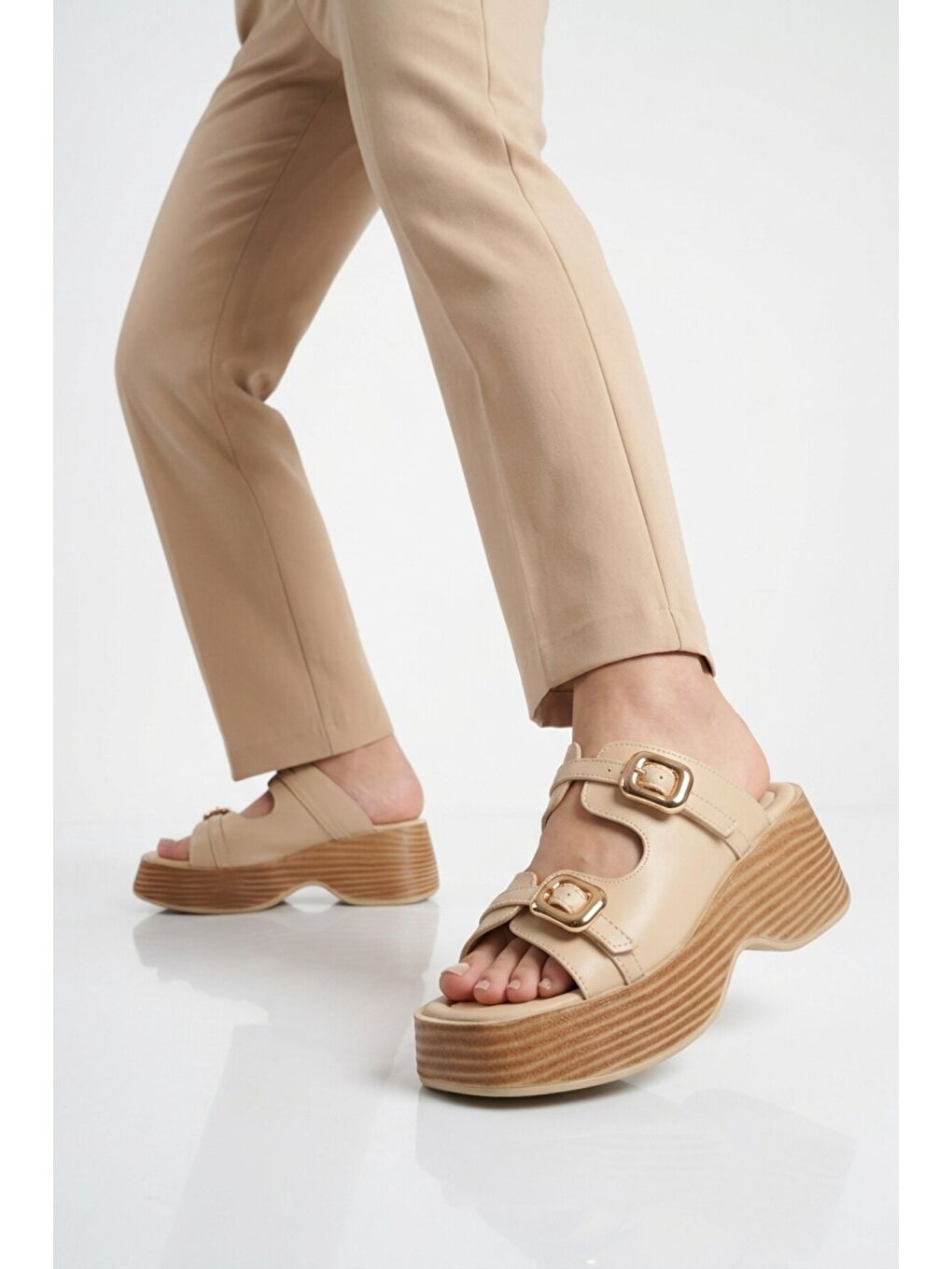Bej Çift Bantlı Kadın Topuklu Terlik 322183 Z