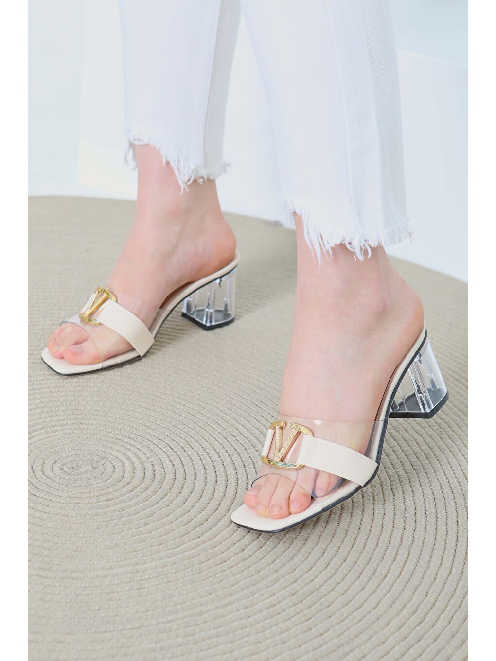 Ekru Kadın Krem Tokalı Şeffaf Topuklu Terlik - 27113-3