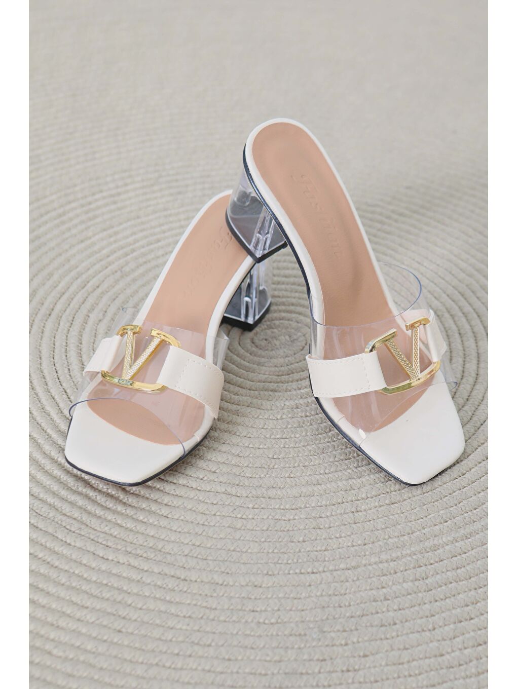 Ekru Kadın Krem Tokalı Şeffaf Topuklu Terlik - 27113-4
