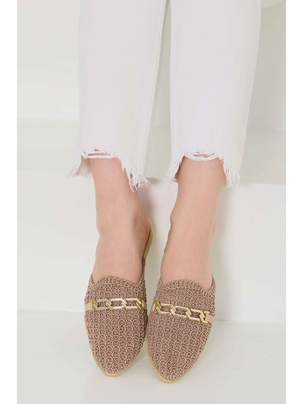 Bej Kadın Vizon Zincir Tokalı Terlik - 27109