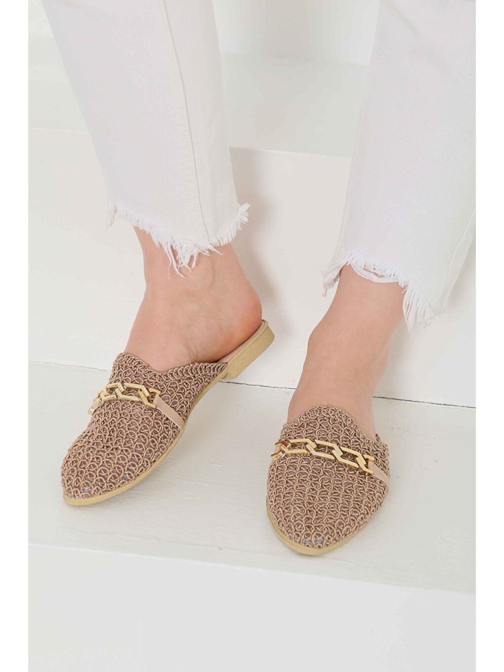 Bej Kadın Vizon Zincir Tokalı Terlik - 27109-3