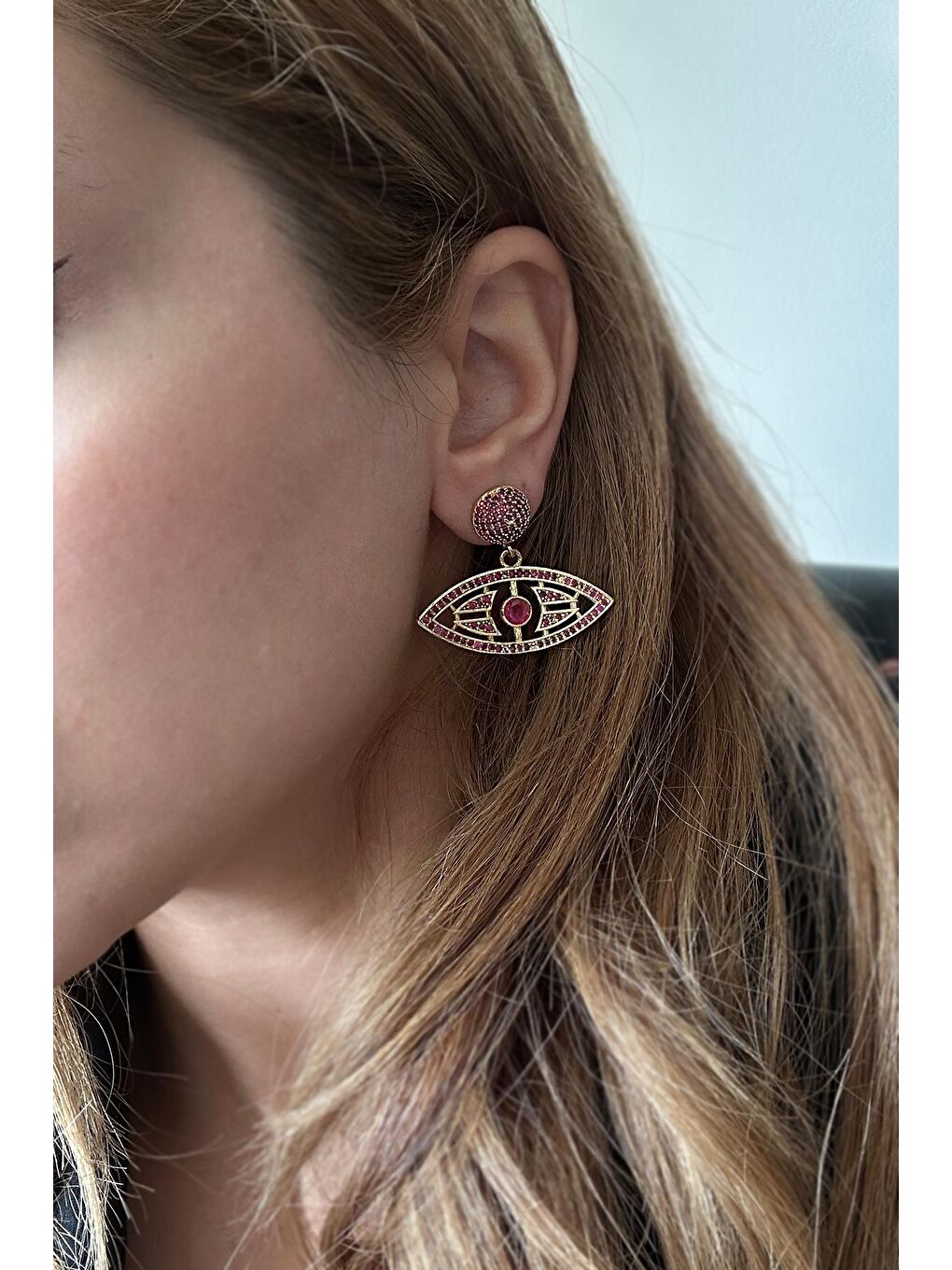 Pembe Artisan Horus Zirkon Gömme Taşlı 18 K Altın Kaplama Küpe