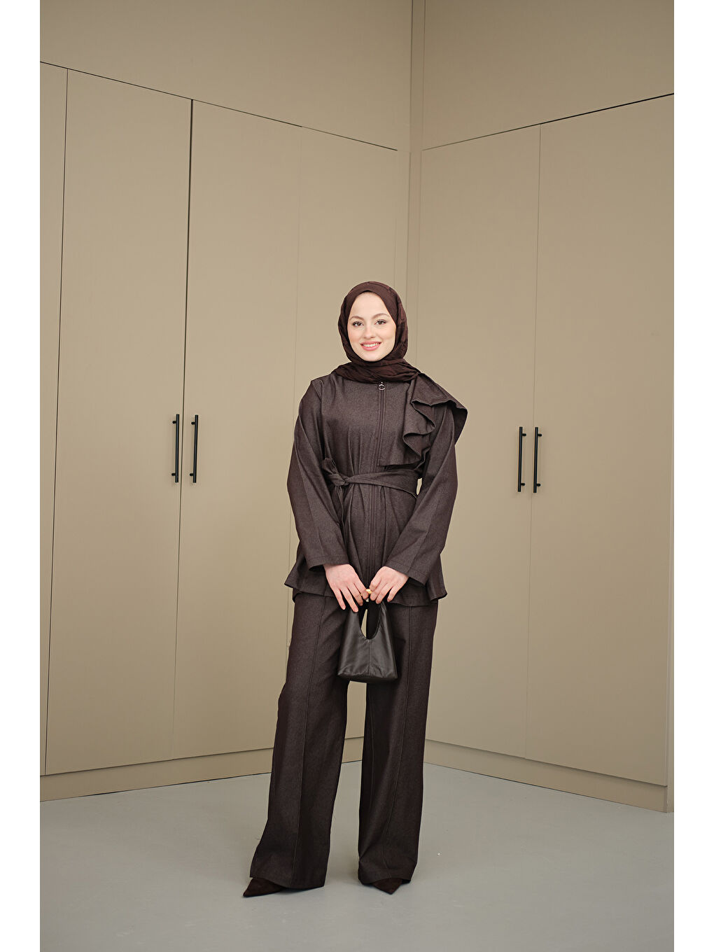 Kadın Omuz Büzgü Detaylı Fermuarlı Bel Bağlamalı Takım Kahverengi