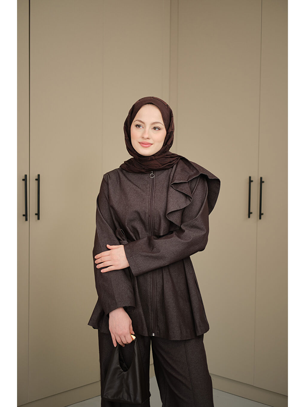 Kadın Omuz Büzgü Detaylı Fermuarlı Bel Bağlamalı Takım Kahverengi-1