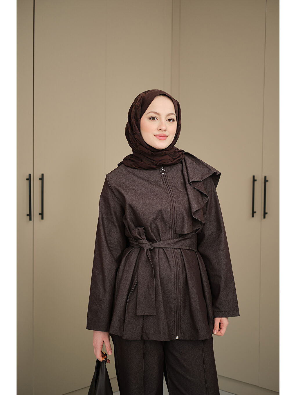 Kadın Omuz Büzgü Detaylı Fermuarlı Bel Bağlamalı Takım Kahverengi-2