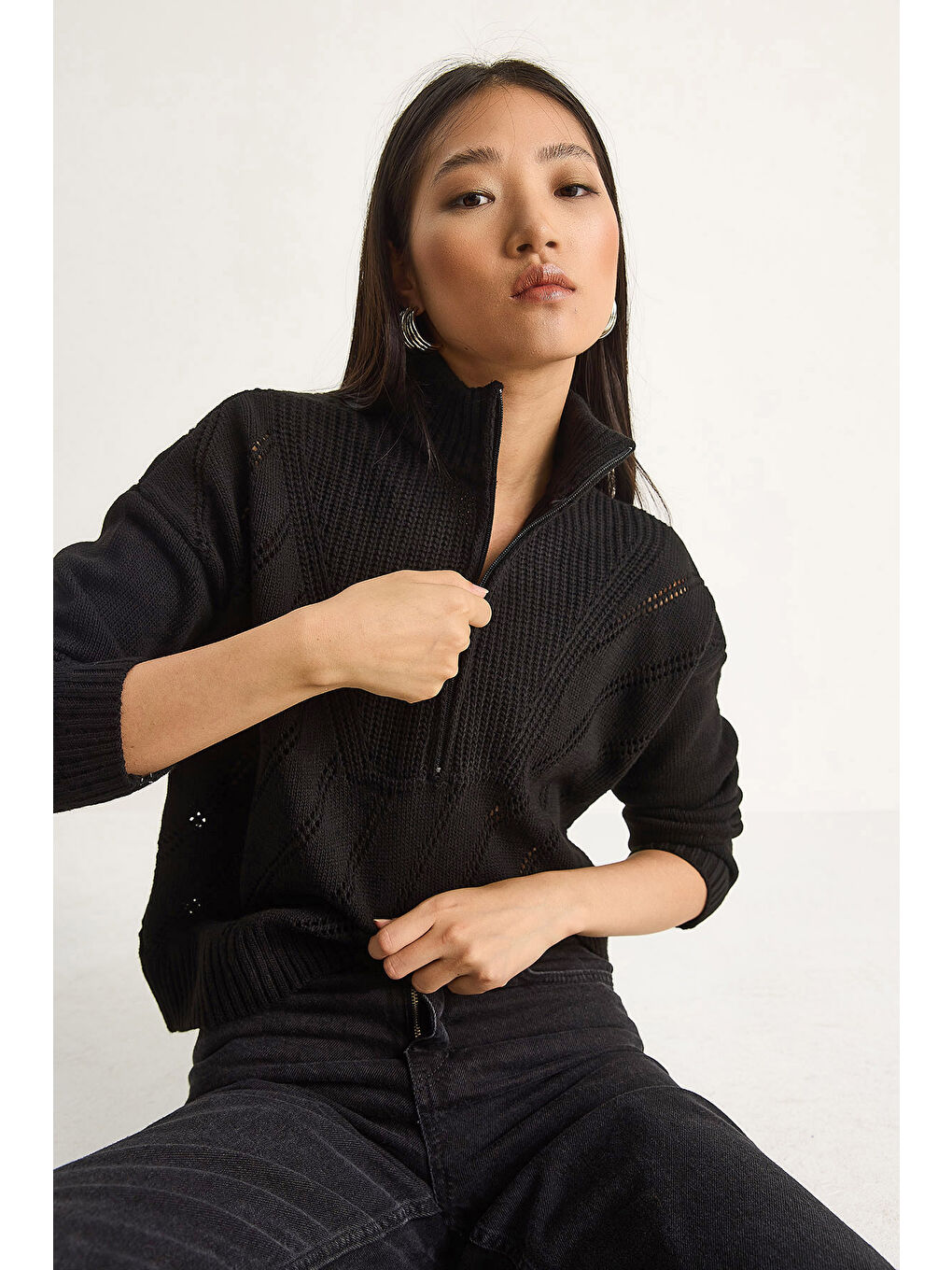 Siyah Kadın Relaxed Fit Yarım Fermuarlı Kazak-1