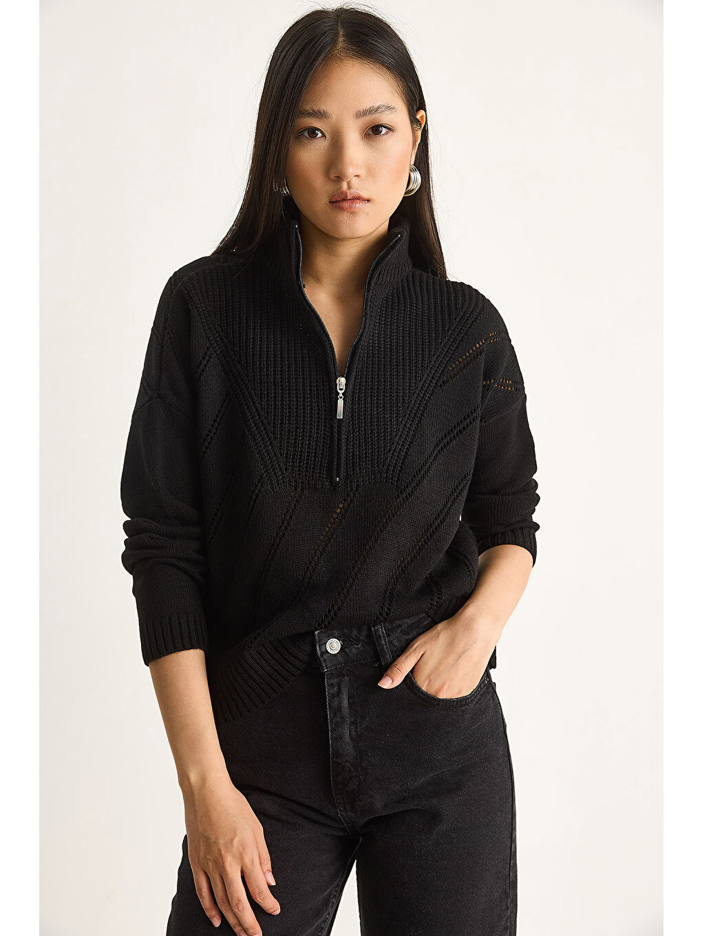 Siyah Kadın Relaxed Fit Yarım Fermuarlı Kazak-4