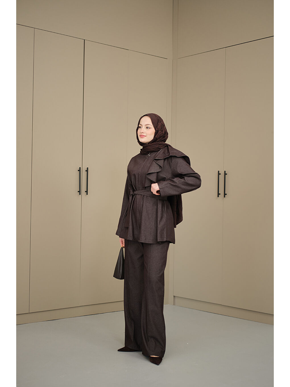 Kadın Omuz Büzgü Detaylı Fermuarlı Bel Bağlamalı Takım Kahverengi-4