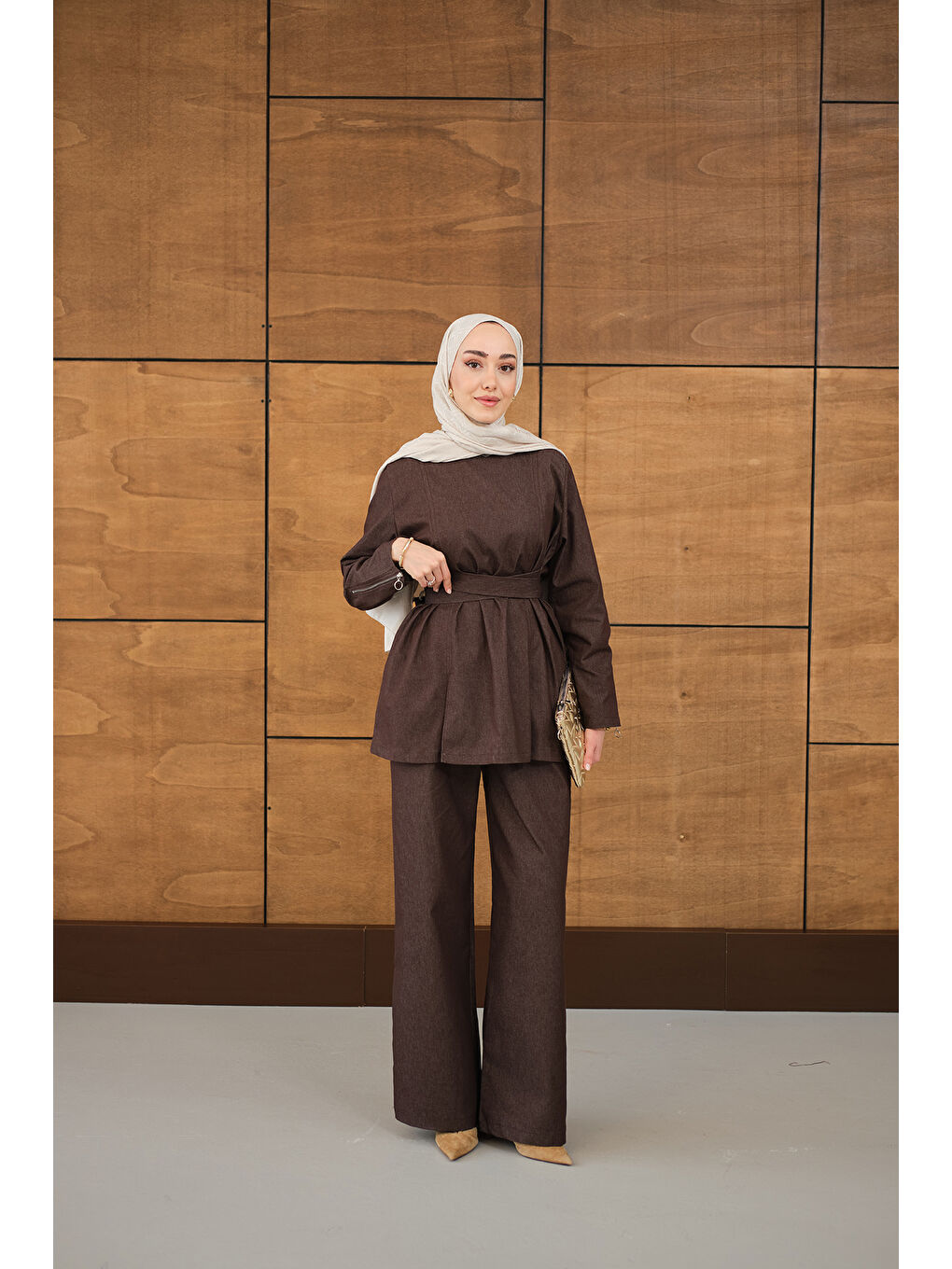 Kadın Bileği Fermuarlı Ön Yırtmaçlı Bel Bağlamalı Takım Kahverengi