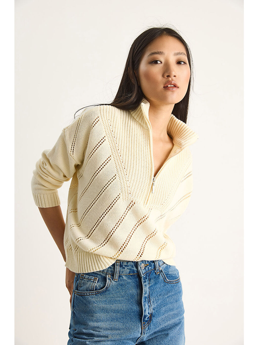 Ekru Kadın Relaxed Fit Yarım Fermuarlı Kazak-4