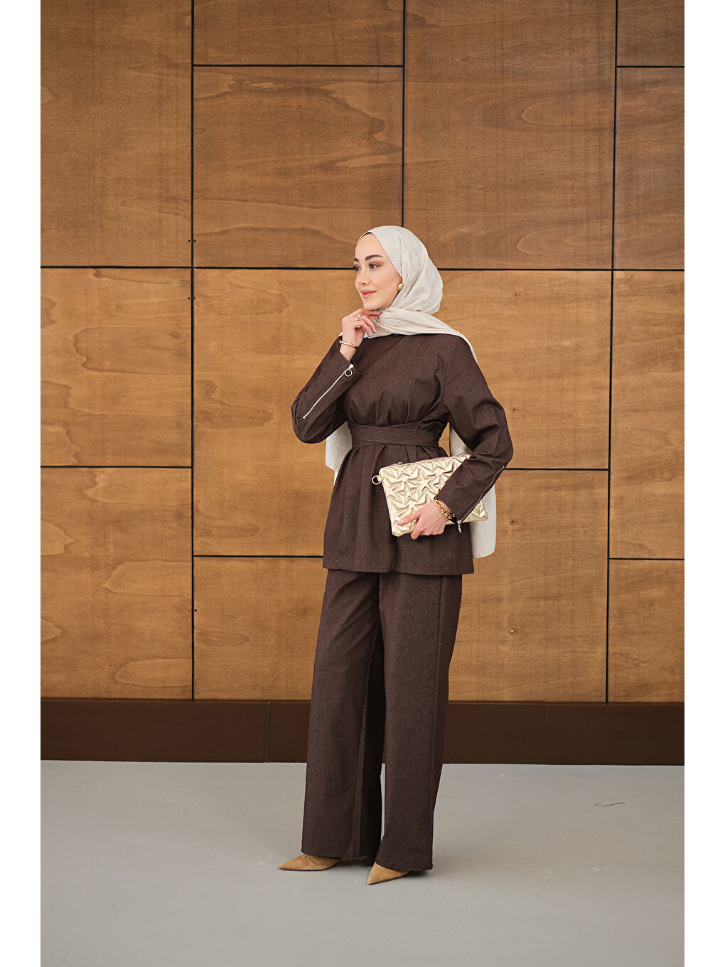 Kadın Bileği Fermuarlı Ön Yırtmaçlı Bel Bağlamalı Takım Kahverengi-1