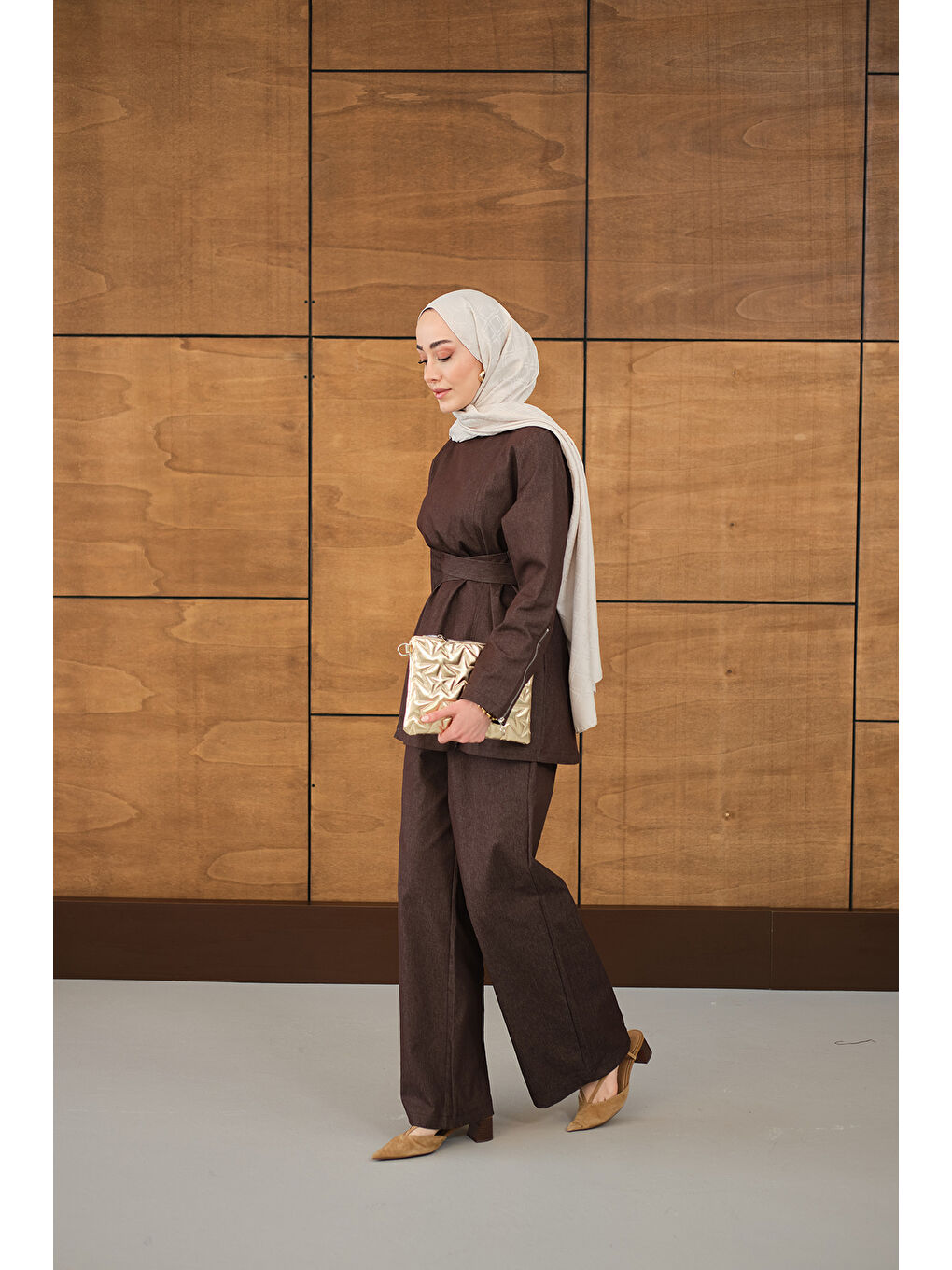 Kadın Bileği Fermuarlı Ön Yırtmaçlı Bel Bağlamalı Takım Kahverengi-2