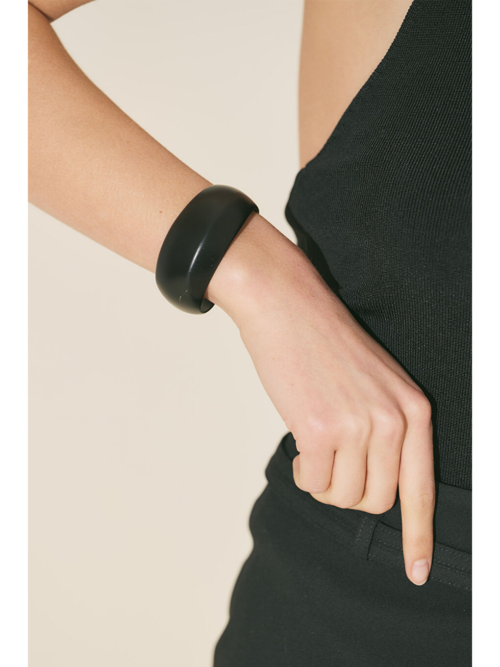 Bombeli Ahşap Bileklik Siyah