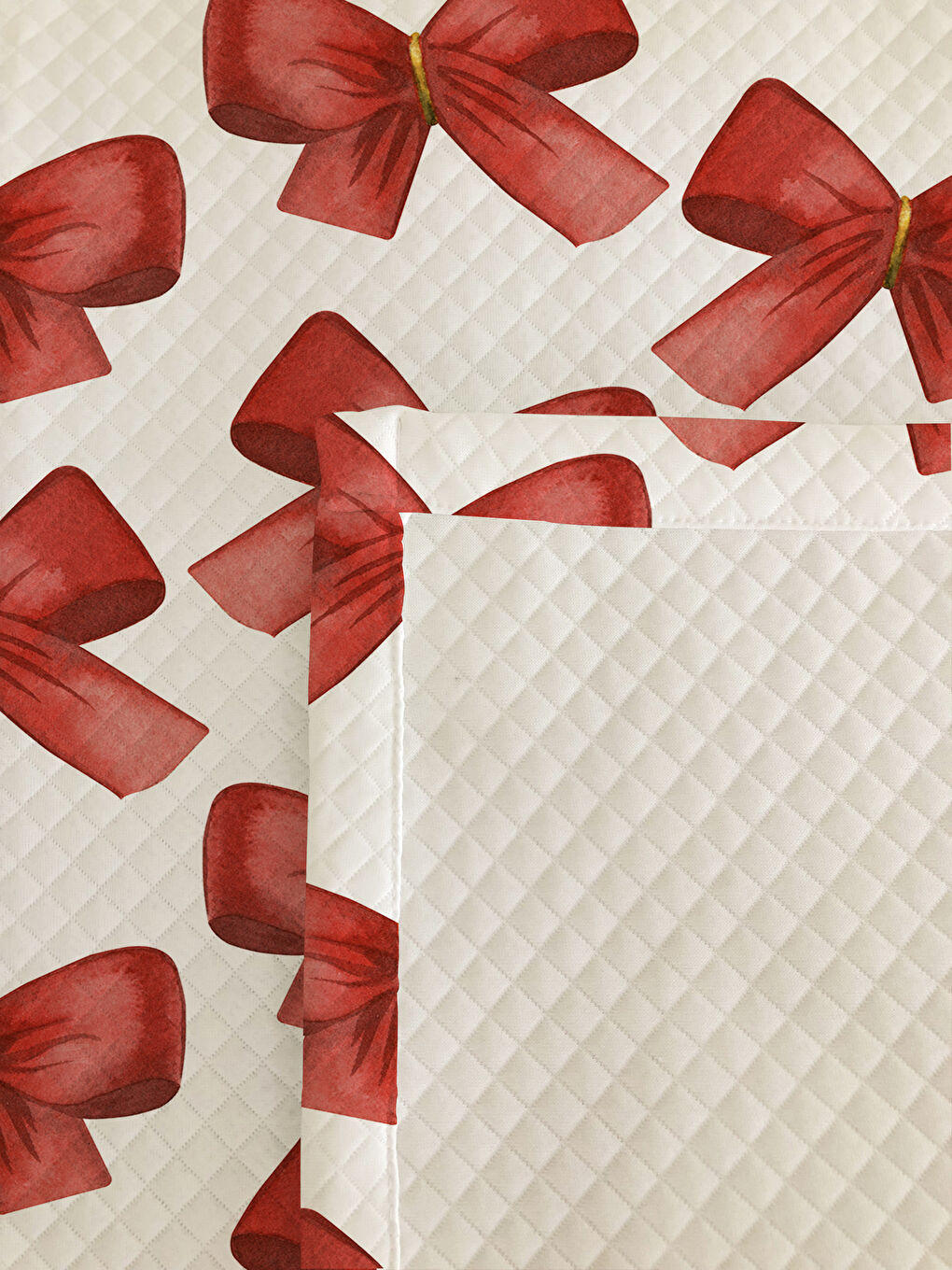 Karışık Kırmızı Fiyonk Desenli Baskılı Çift Kişilik Baskılı Pike  200x220 Cm-1