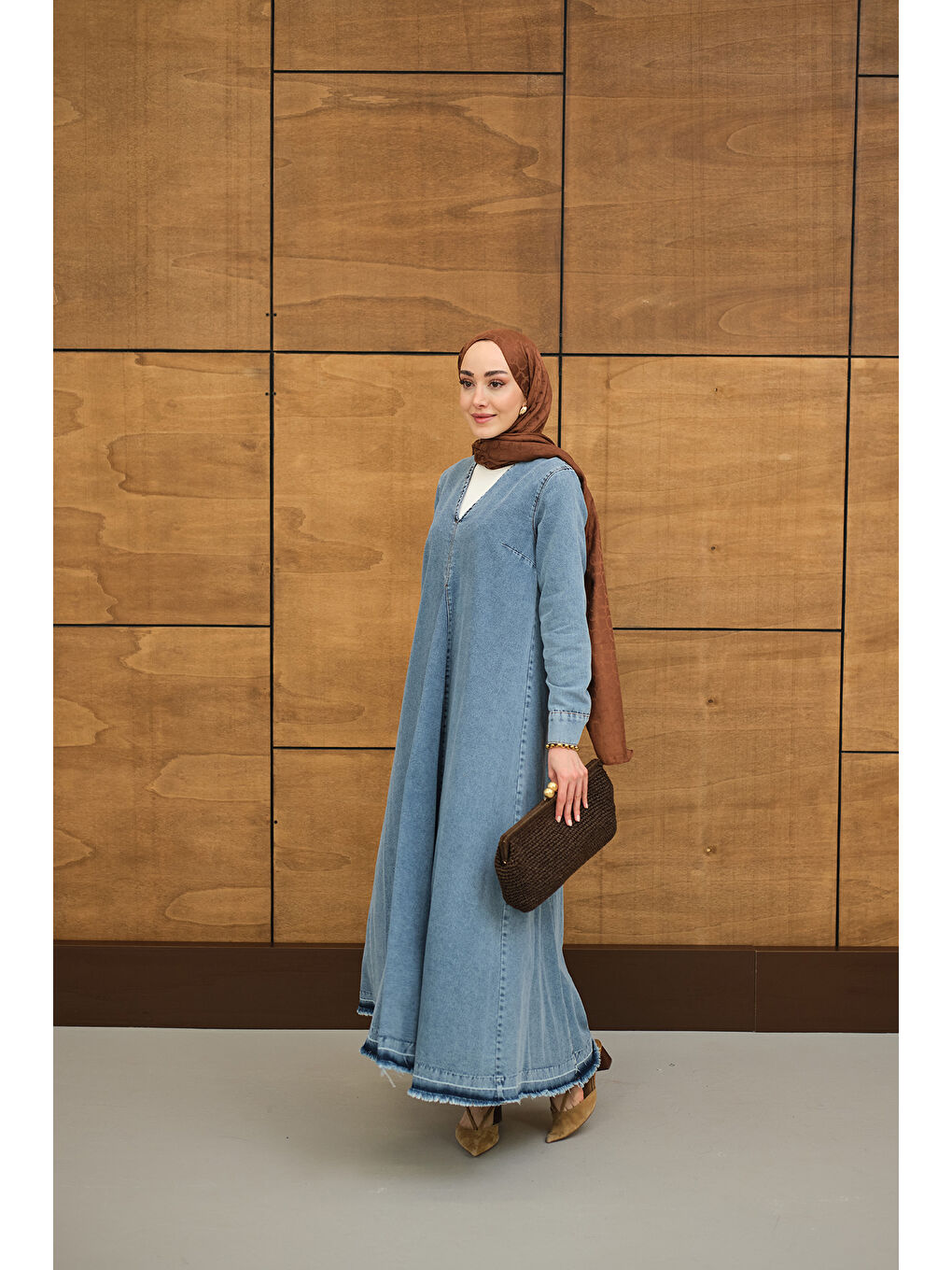 Kadın Yakası V Detaylı Kemerli Elbise Buz Mavi-4