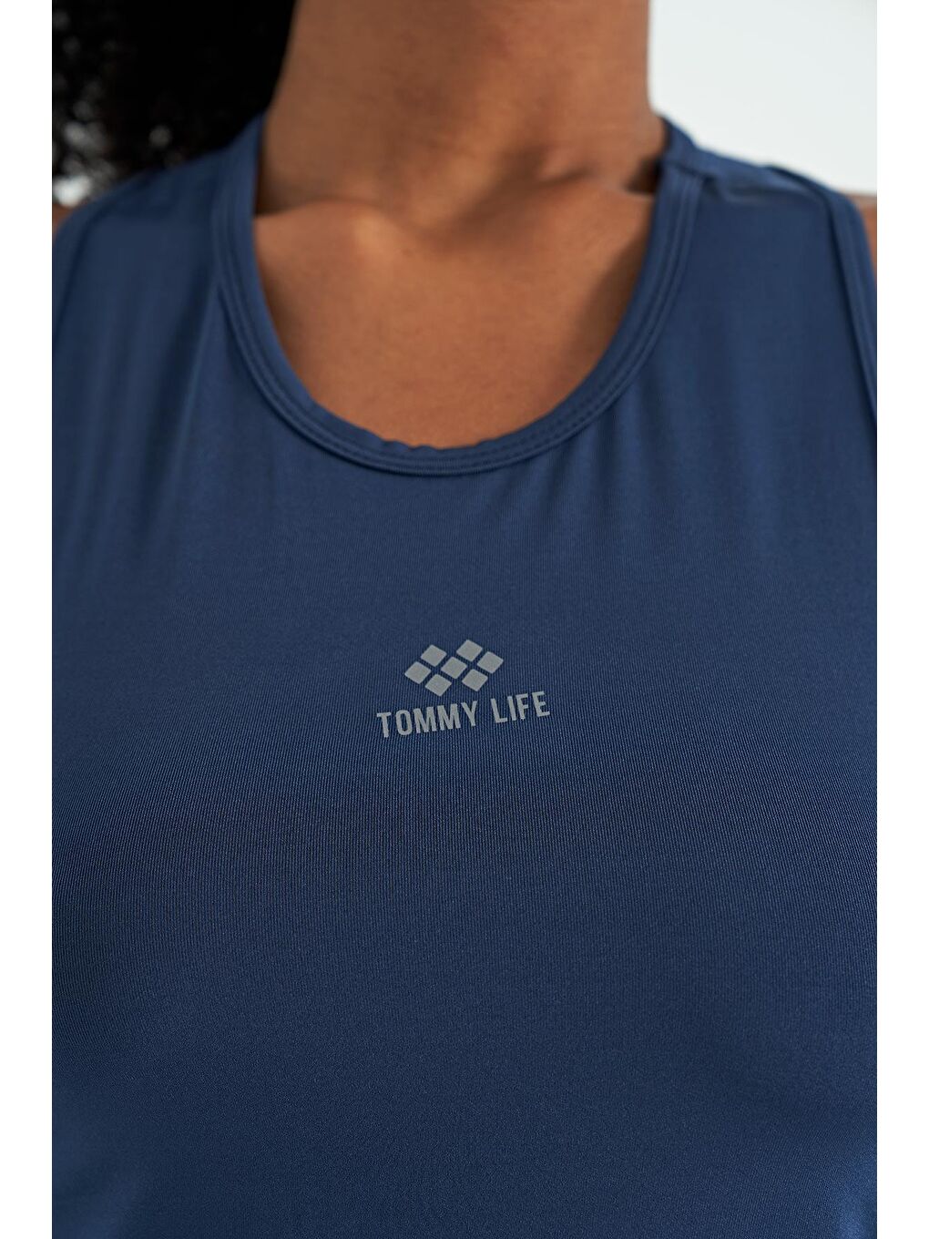 TOMMYLIFE İndigo Yırtmaç Detaylı O Yaka Sıfır Kollu Standart Kalıp Kadın Spor Atlet - 97256 - 3