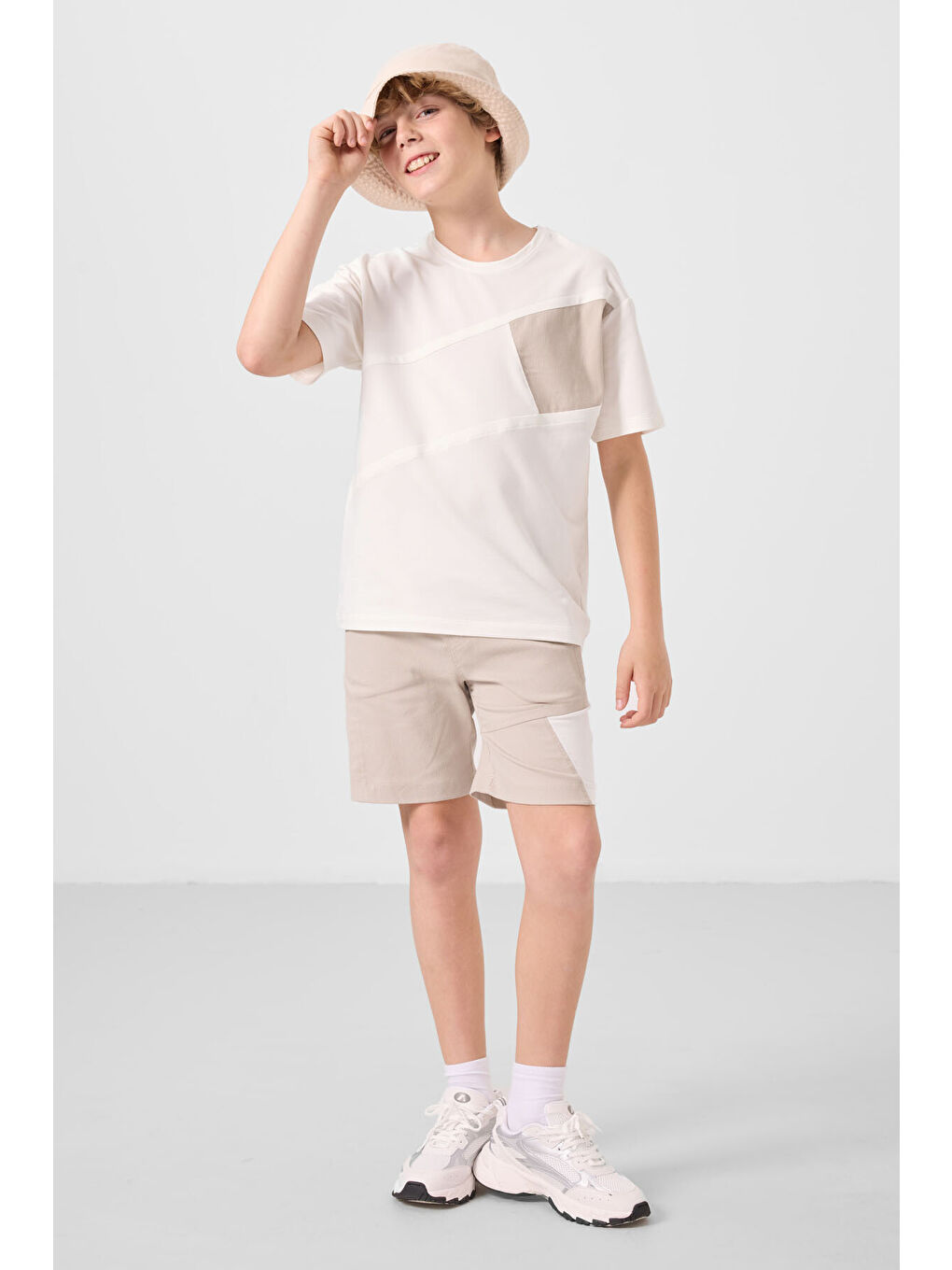 Ekru-Taş Pamuklu Oversize Fit Dokuma Hafif Esnek Chino Erkek Çocuk Şort Takım - 11275