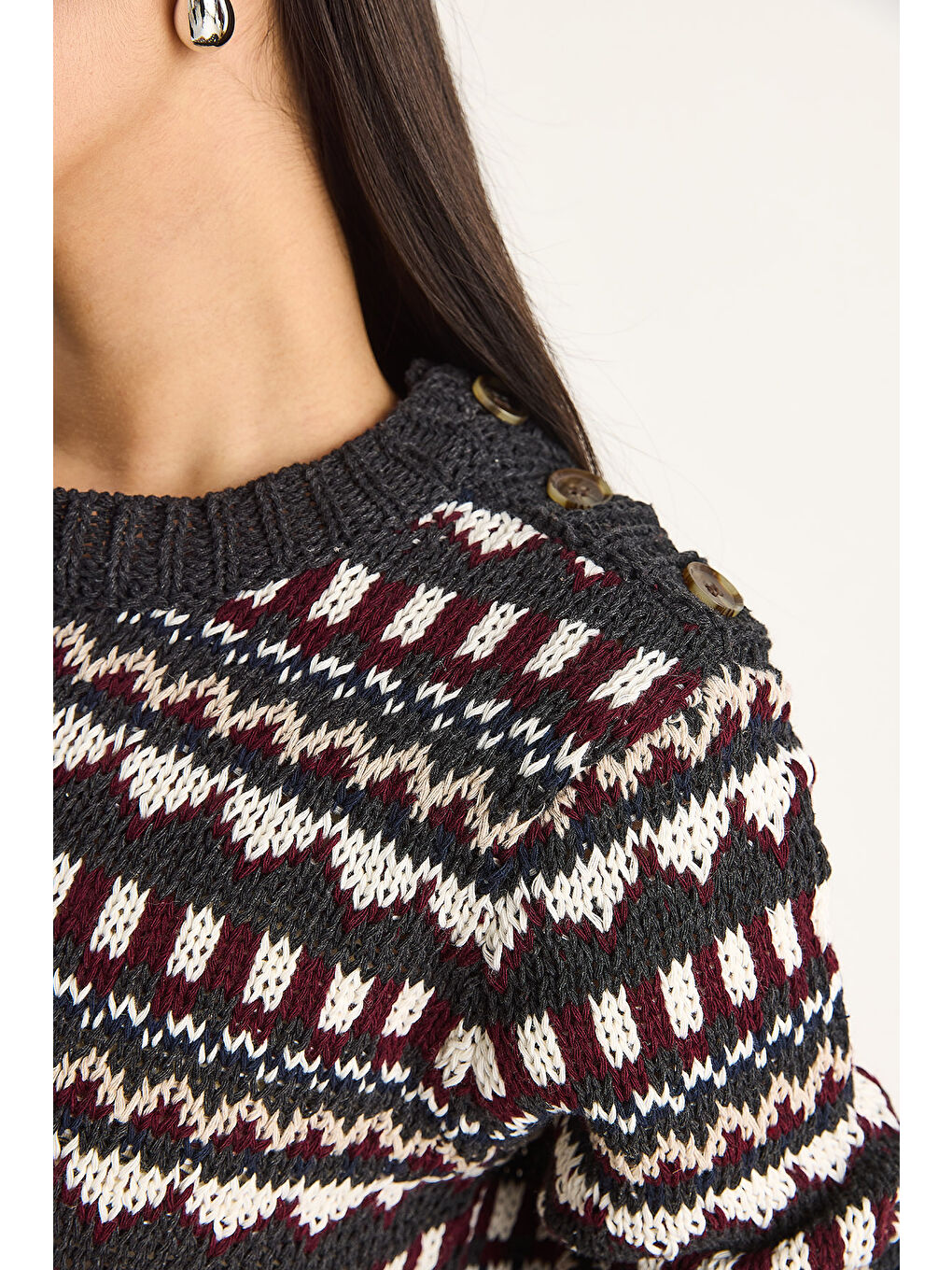 Antrasit Kadın Omuz Patlı Desenli Triko Kazak-1