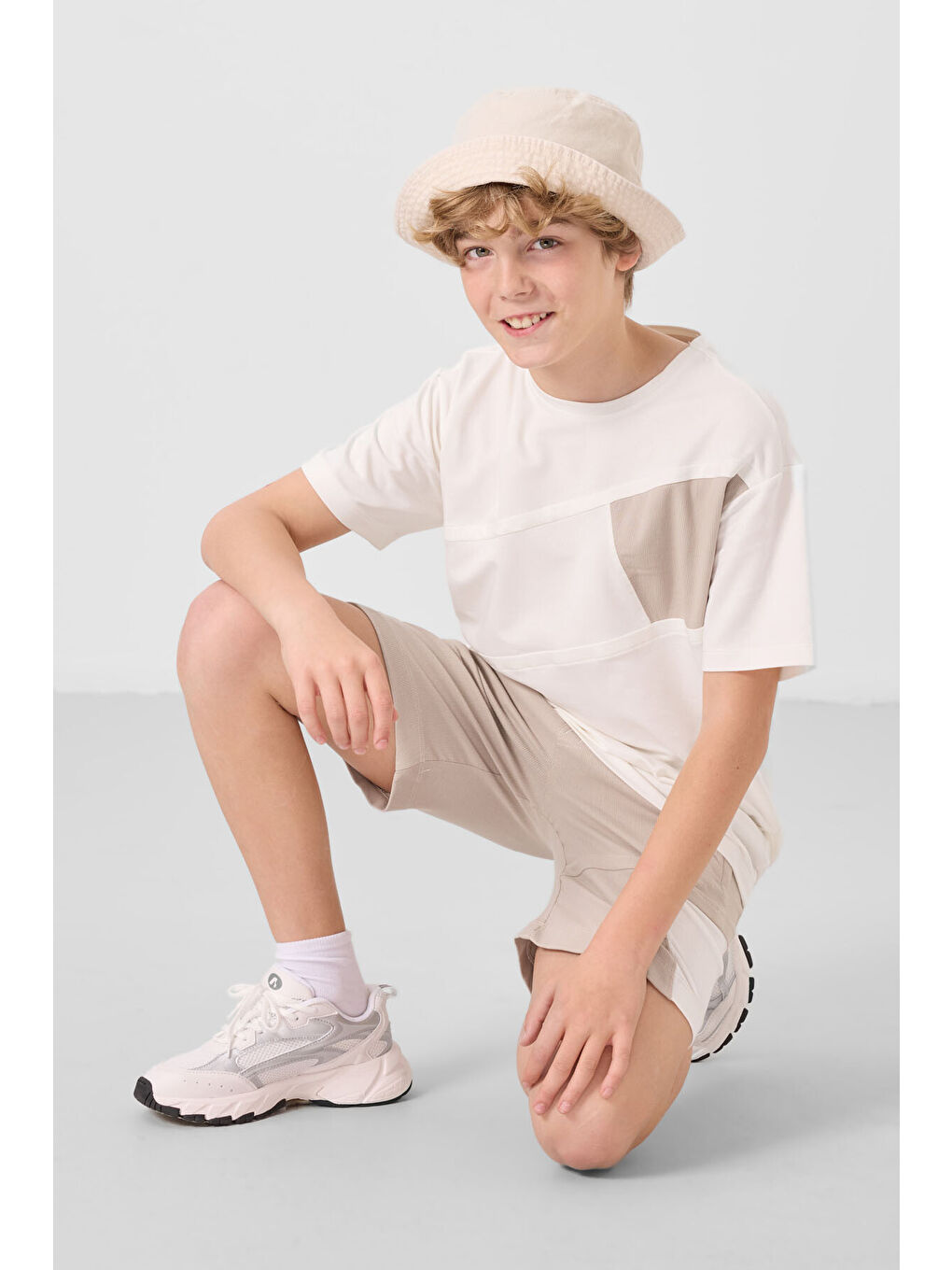 Ekru-Taş Pamuklu Oversize Fit Dokuma Hafif Esnek Chino Erkek Çocuk Şort Takım - 11275-2