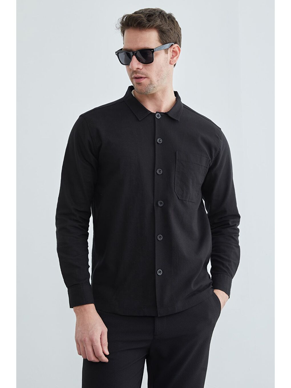 Siyah %100 Pamuk Tek Cepli Keten Görünümlü Gömlek-2