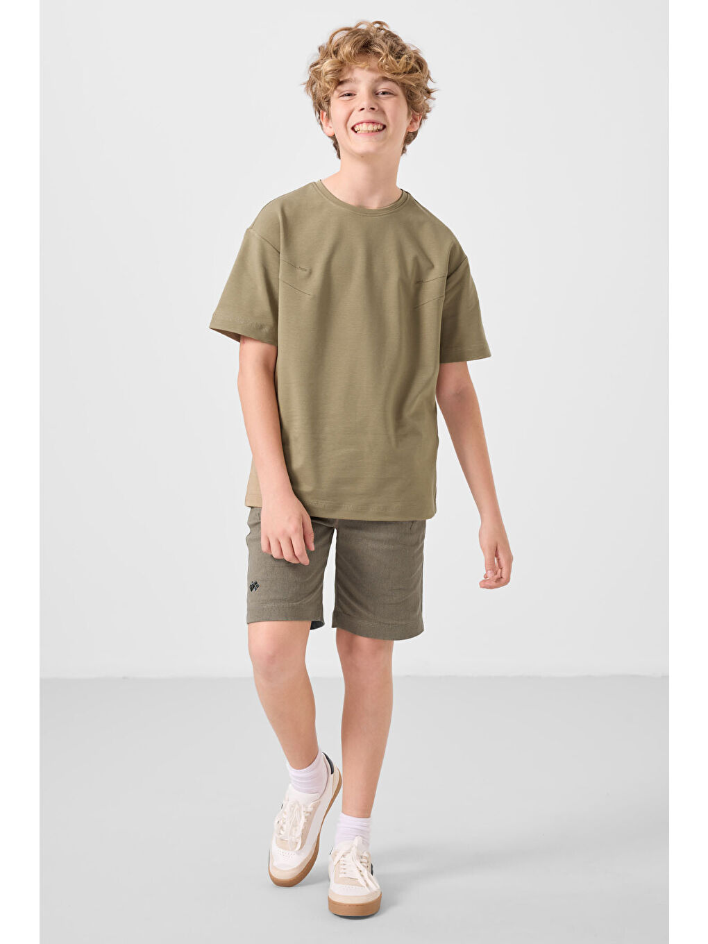 Koyu Bej-Camel Pamuklu Oversize Fit Dokuma Hafif Esnek Chino Erkek Çocuk Şort Takım - 11277-4