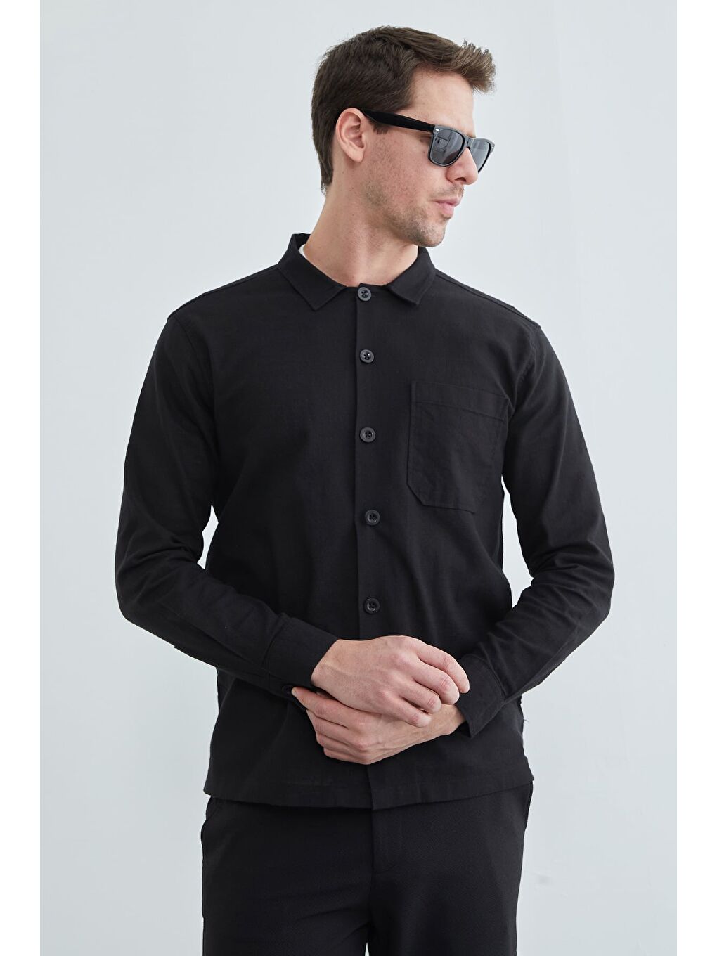 Siyah %100 Pamuk Tek Cepli Keten Görünümlü Gömlek-4