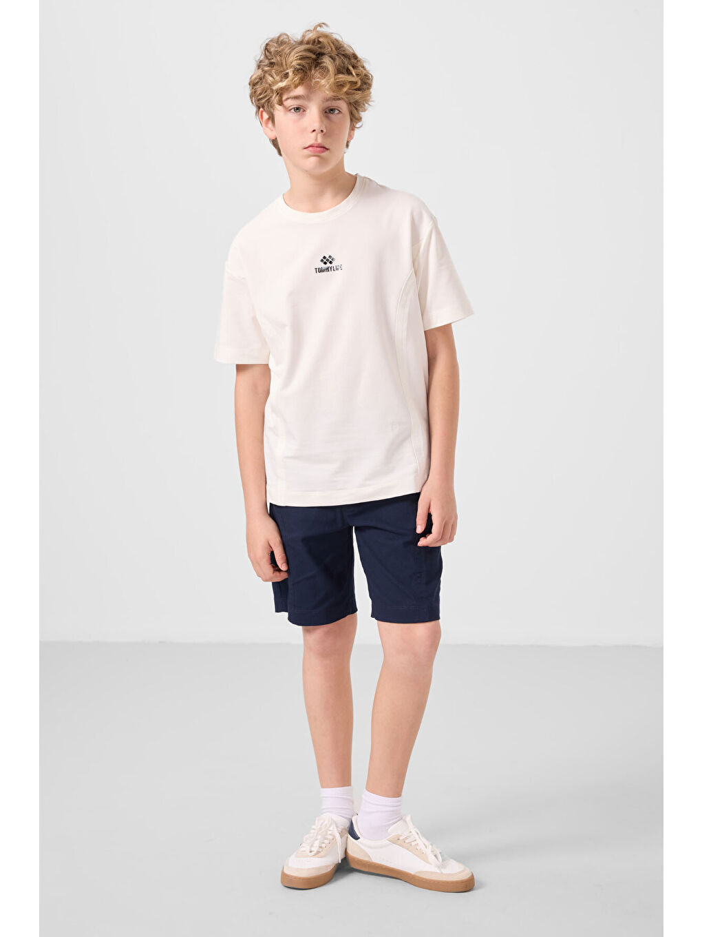 Ekru-Lacivert Pamuklu Oversize Fit Dokuma Hafif Esnek Chino Erkek Çocuk Şort Takım - 11276