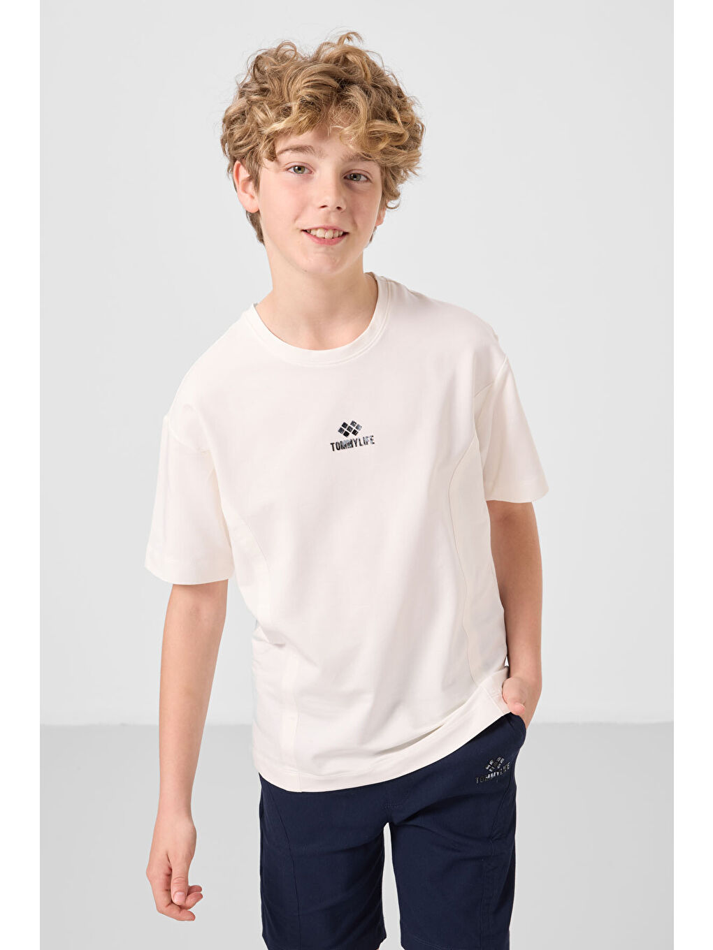 Ekru-Lacivert Pamuklu Oversize Fit Dokuma Hafif Esnek Chino Erkek Çocuk Şort Takım - 11276-3