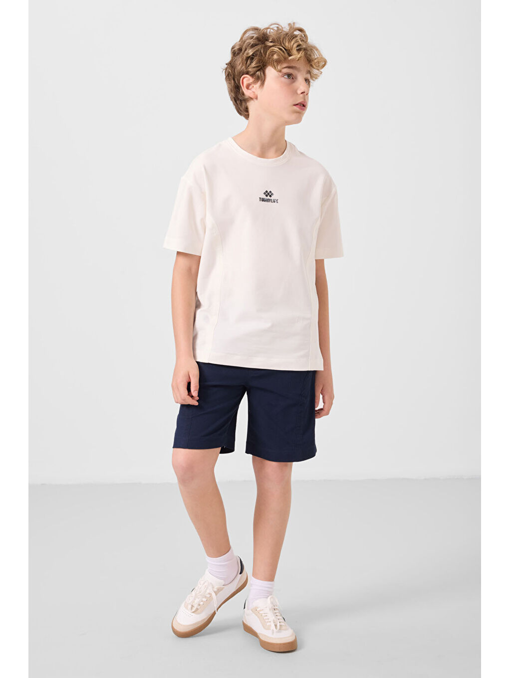 Ekru-Lacivert Pamuklu Oversize Fit Dokuma Hafif Esnek Chino Erkek Çocuk Şort Takım - 11276-4