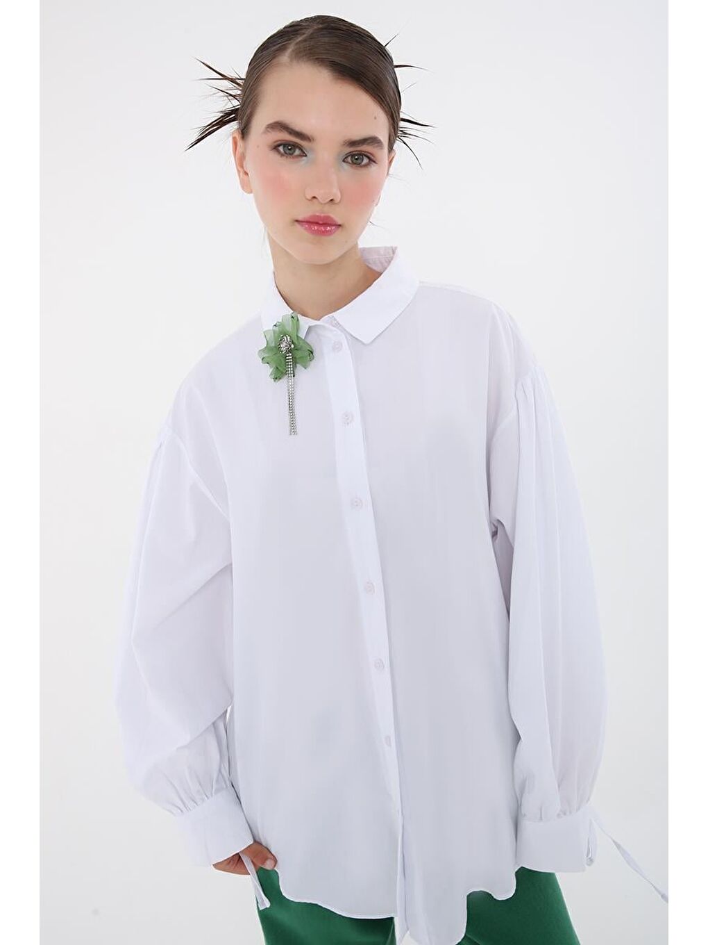 Beyaz-%100 Pamuk Kolları Bağlama Detaylı Gömlek-5
