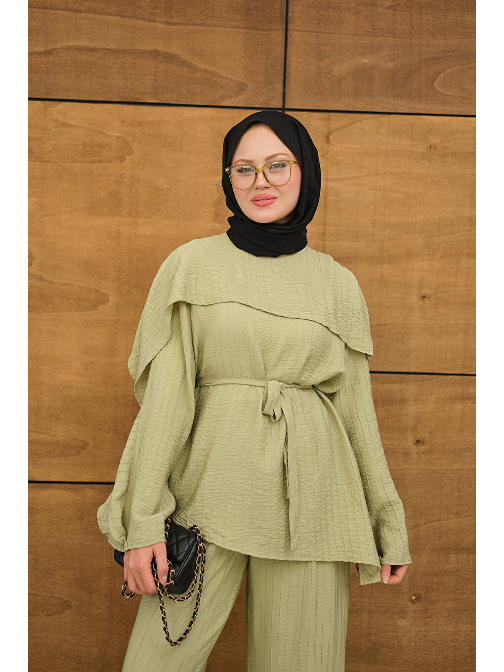 Kadın Kendinden Desenli Yaka Pelerinli Bel Bağlamalı Takım Fıstık Yeşil-1