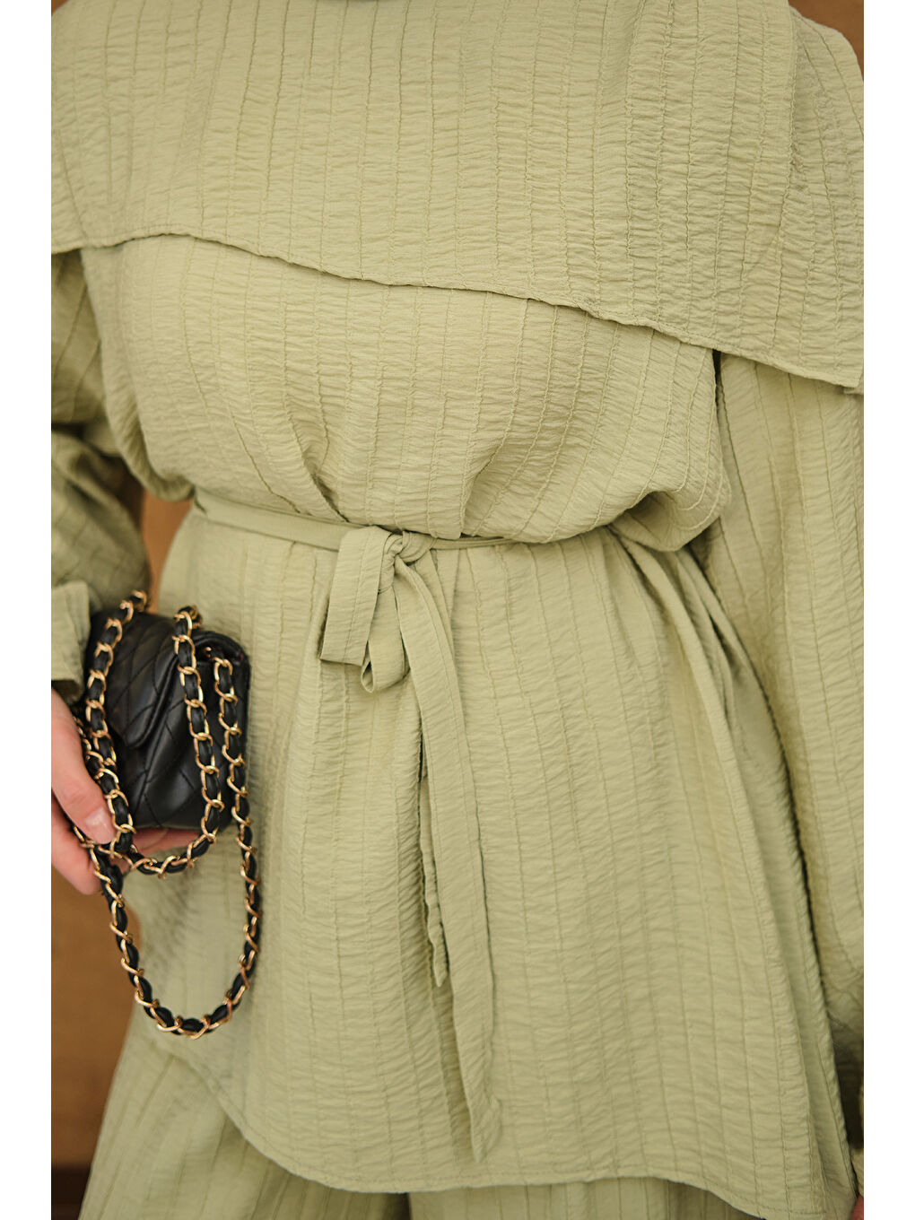 Kadın Kendinden Desenli Yaka Pelerinli Bel Bağlamalı Takım Fıstık Yeşil-3