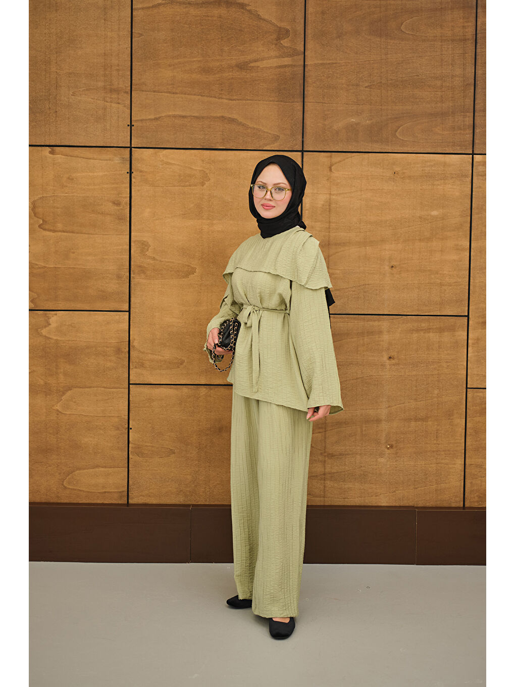 Kadın Kendinden Desenli Yaka Pelerinli Bel Bağlamalı Takım Fıstık Yeşil-4