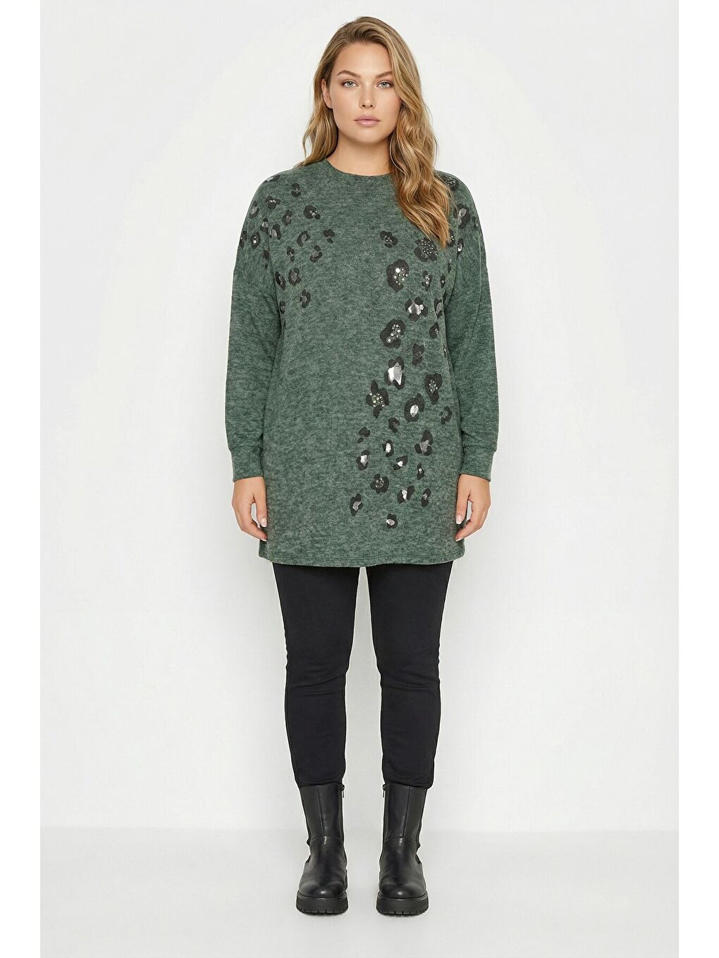 Büyük Beden Taş Detaylı Leopar Desenli Yeşil Yumoş Kazak 285057-1