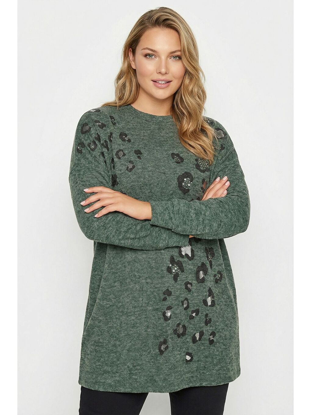 Büyük Beden Taş Detaylı Leopar Desenli Yeşil Yumoş Kazak 285057-3